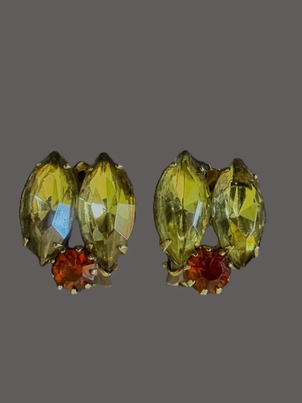 Vintage Rhinestone Light-Green Saphire-Crystals with Red Garnet Clip-on Earrings
